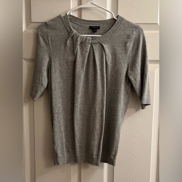 ANN TAYLOR~ GRAY DETAIL TOP~SMALL - Picture 1 of 9